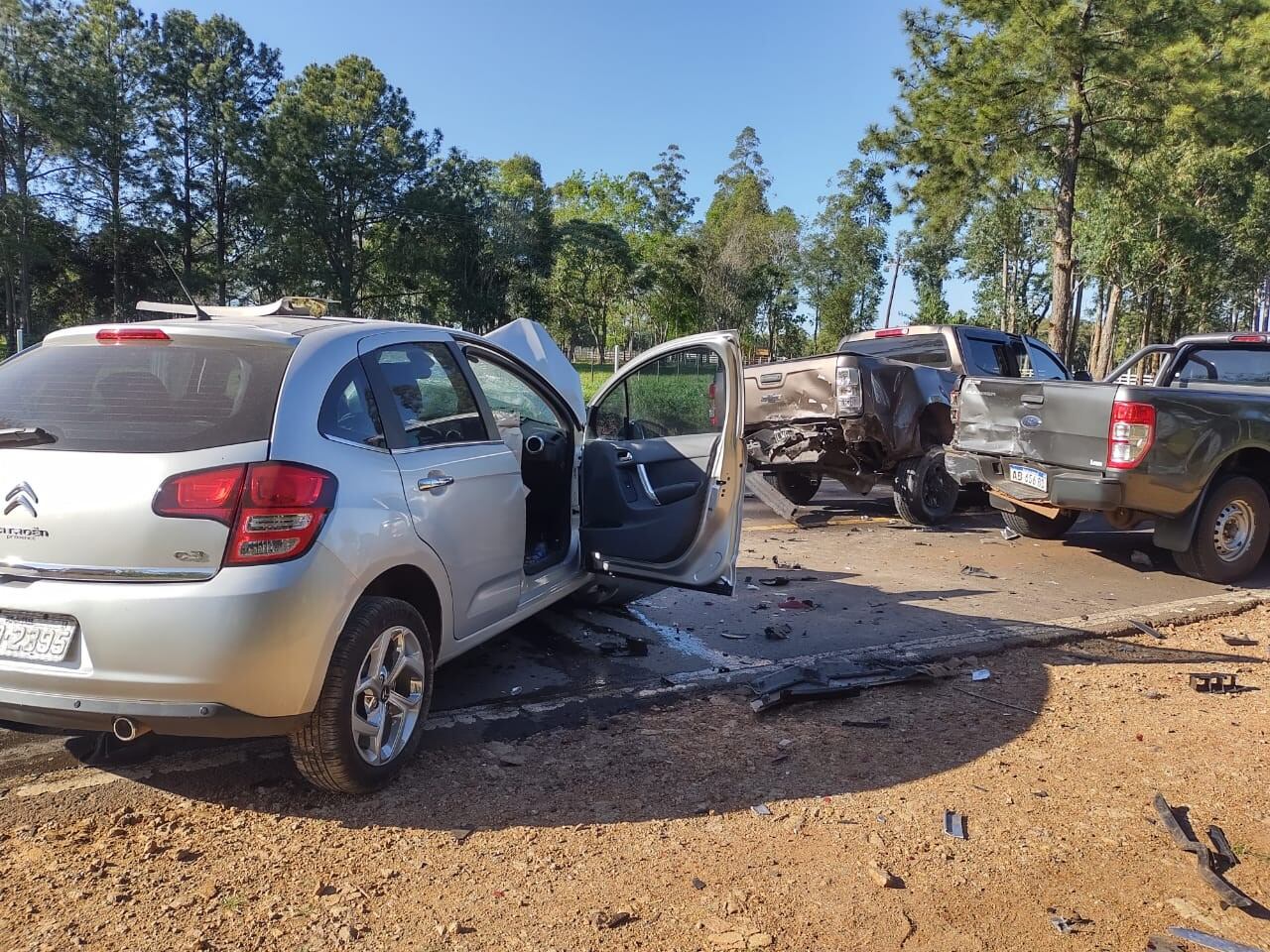 Accidente en cadena en Gobernador Roca: hay dos heridos y daños materiales.