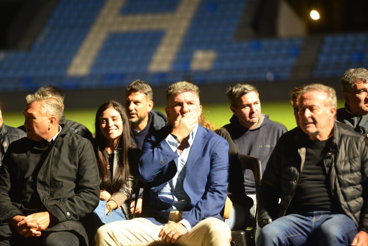 Luis Fabián Artime en la asamblea de Belgrano en el estadio Gigante de Alberdi. (Javier Ferreyra / La Voz)