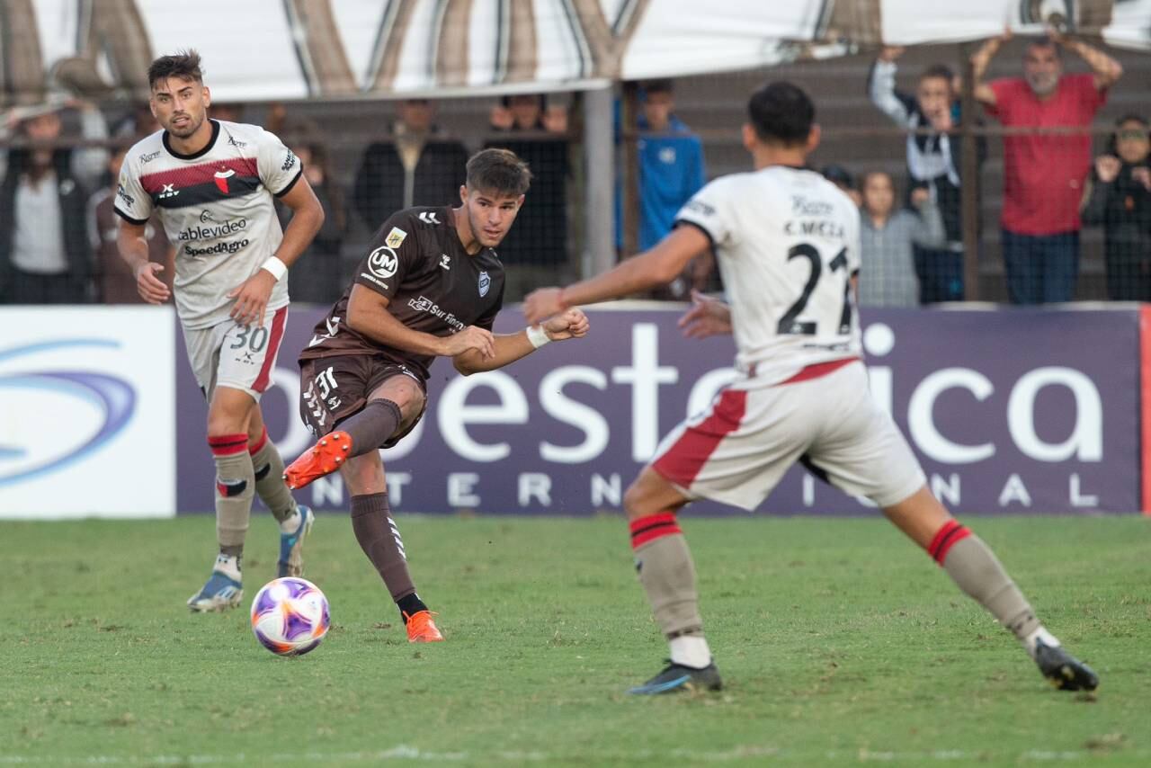 Marco Pellegrino cumplió en la última línea de Tense.