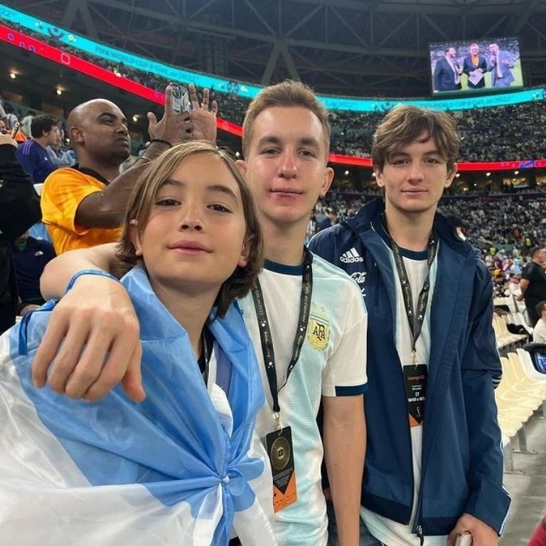 Los jóvenes, junto a su familia, fueron al mundial de Qatar