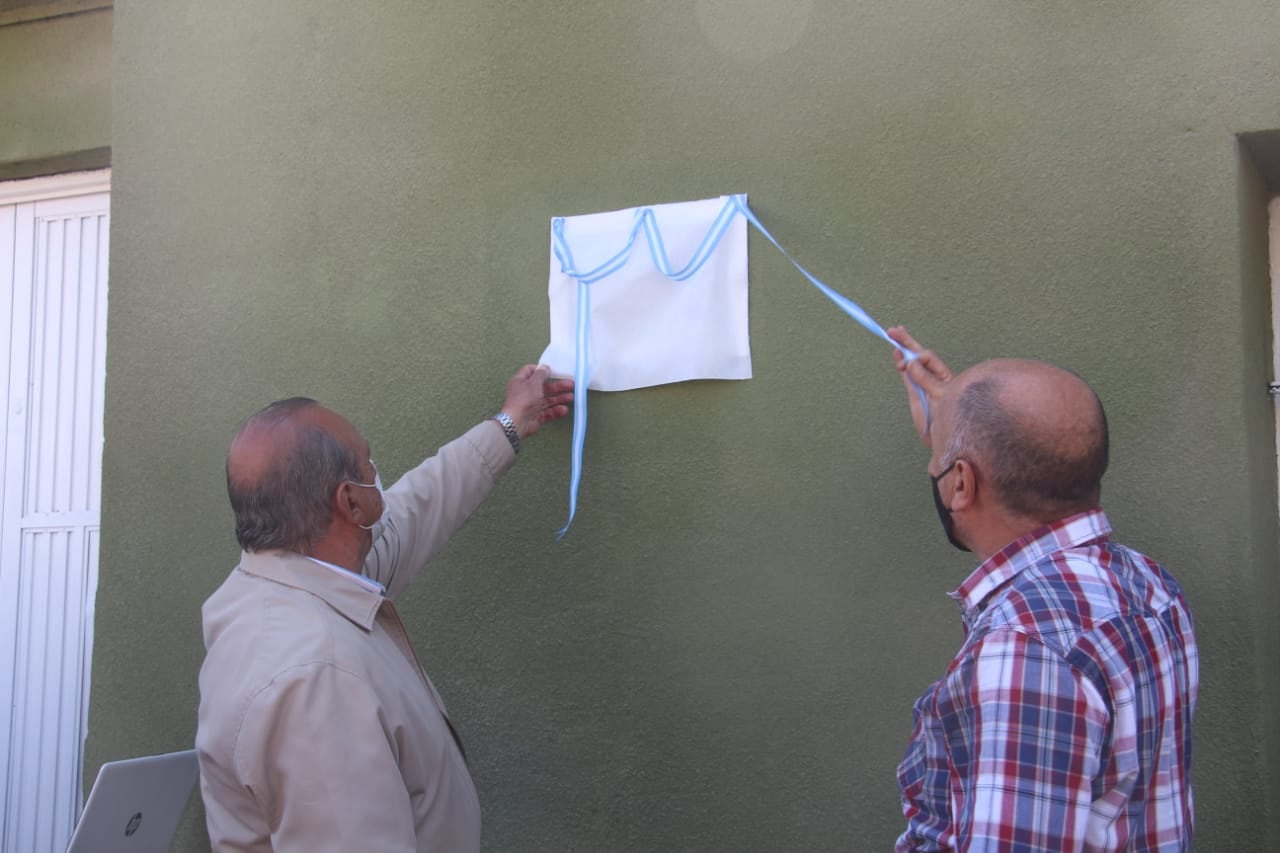 En el día de la tradición descubren placa en reconocimiento a Juan Ramón Santos.