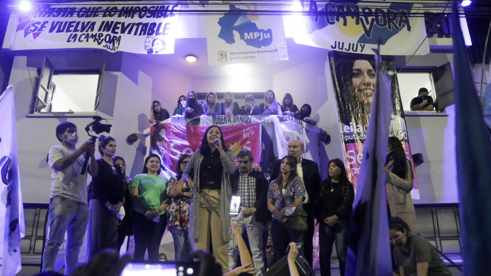 “El Frente de Todos viene creciendo desde las elecciones provinciales hasta ahora, crecimos en representatividad y caudal electoral", aseguró anoche Leila Chaher en el acto en las puertas del PJ Jujuy.