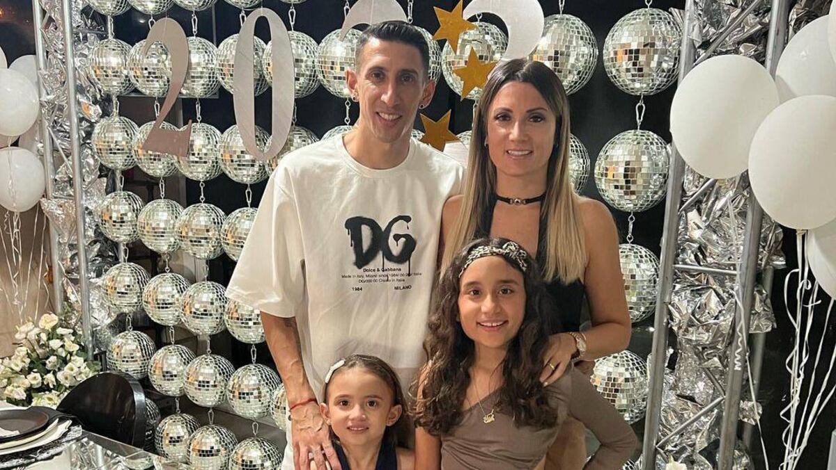 Amor italiano: Ángel Di María y Jorgelina Cardoso dieron un tierno paseo familiar
