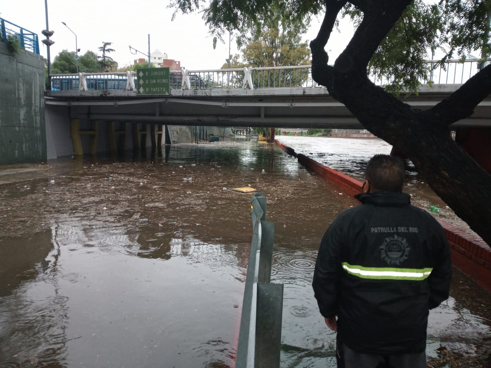 Córdoba. Corte en la avenida Costanera por la lluvia (Municipalidad de Córdoba).