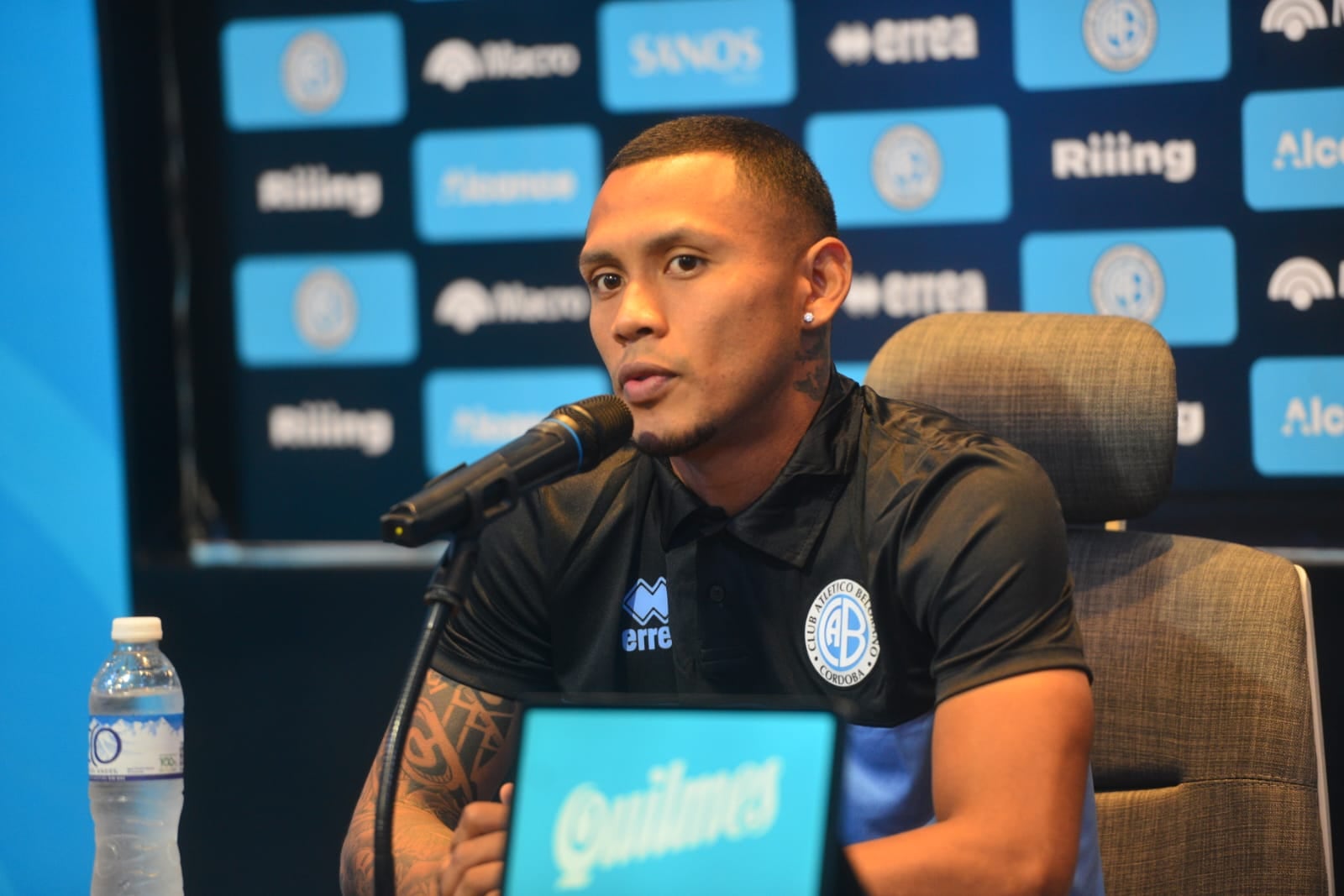 Bryan Reyna, nuevo refuerzo de Belgrano durante su presentación en Alberdi. (Javier Ferreyra / La Voz)