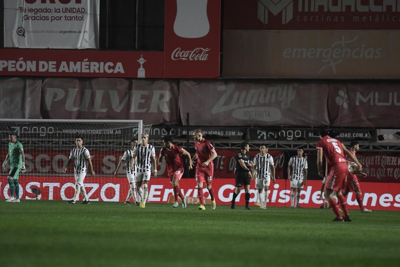 El Matador no hizo un buen partido y cayó en La Paternal. (Federico López Claro / La Voz).