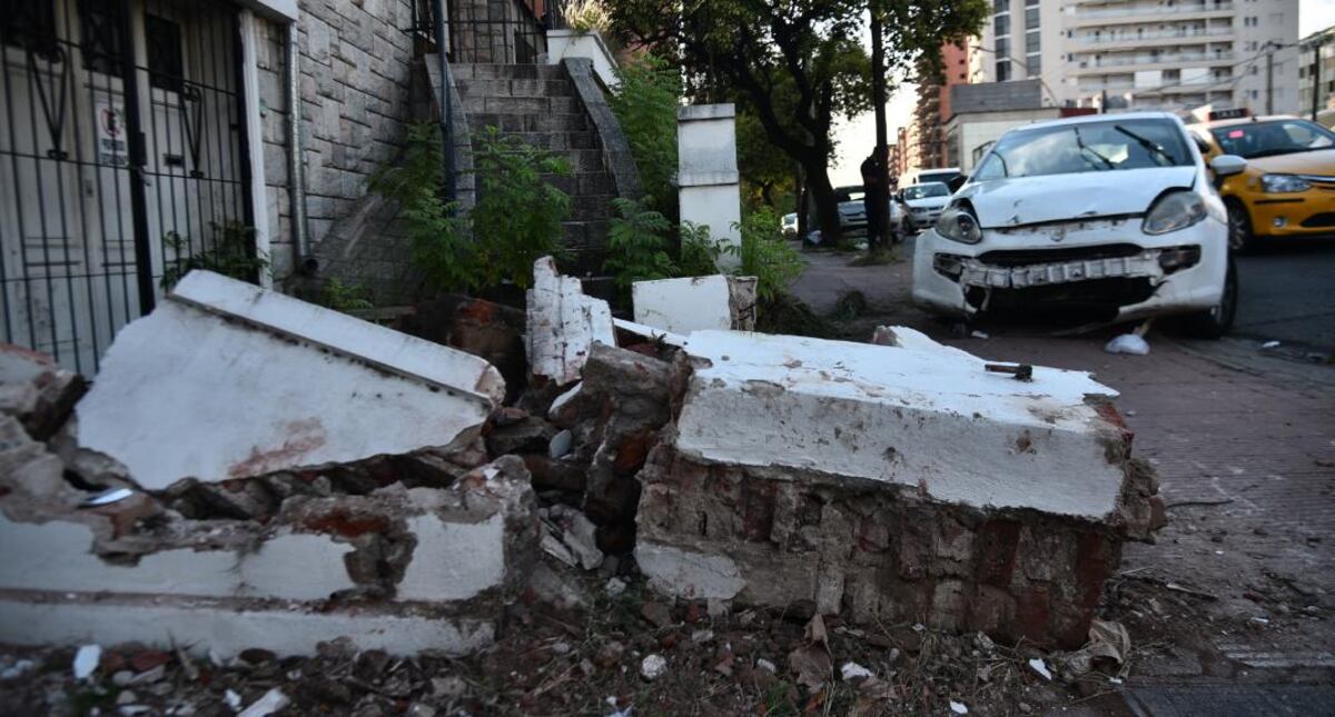 Joven de 19 años estrelló su vehículo contra una casa