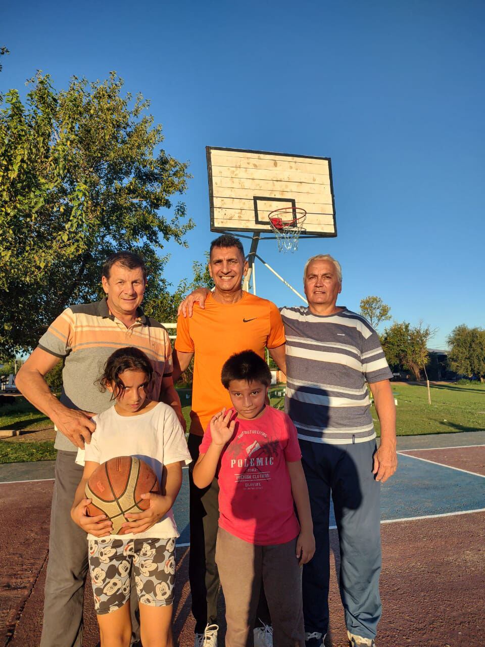 Aros de basquet con cadenas.