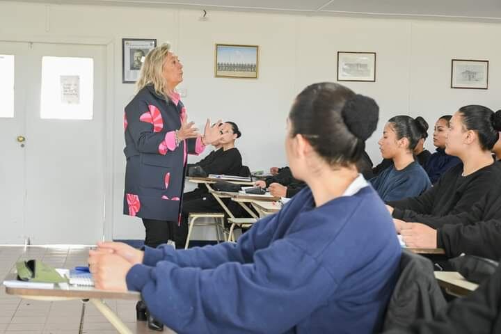 Río Grande: Ministra Chapperón visitó a los aspirantes de la división de Institutos Policiales