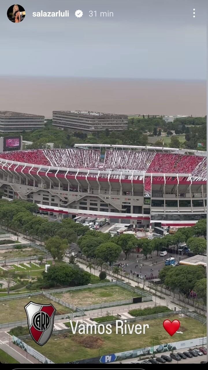 Luciana Salazar alentando por River en el superclásico