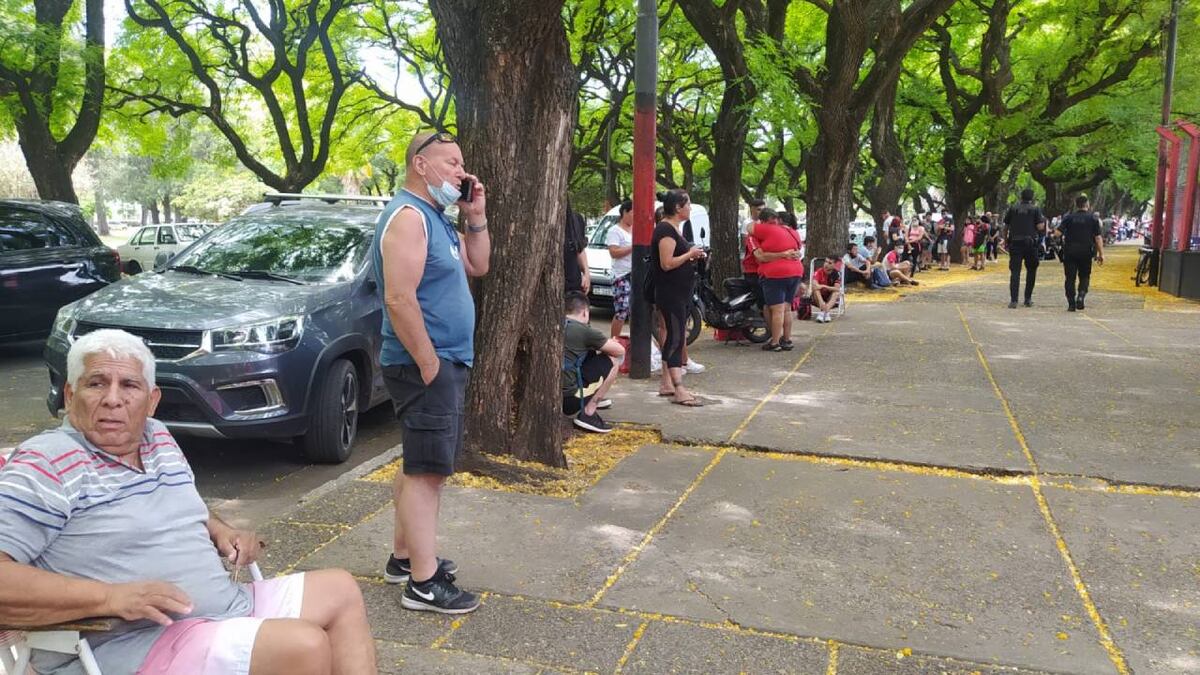 Newell’s: largas filas por una entrada para la despedida de Maxi Rodríguez