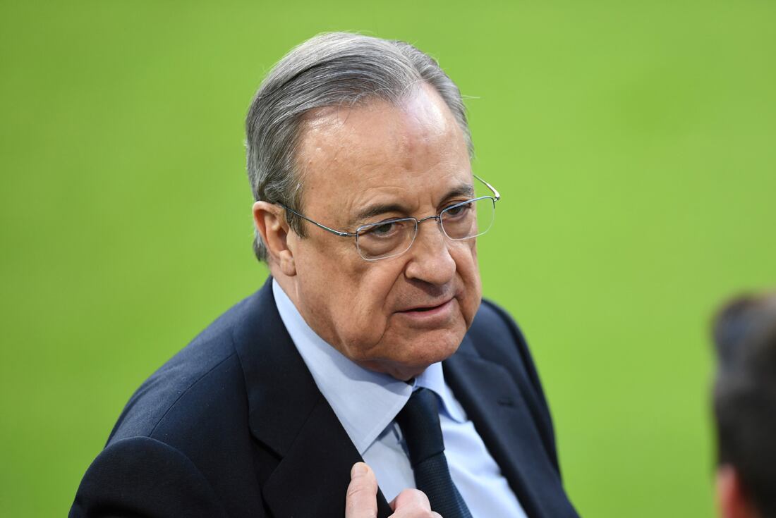 Florentino Pérez fue acusado de influir en la salida de Messi del Barcelona.