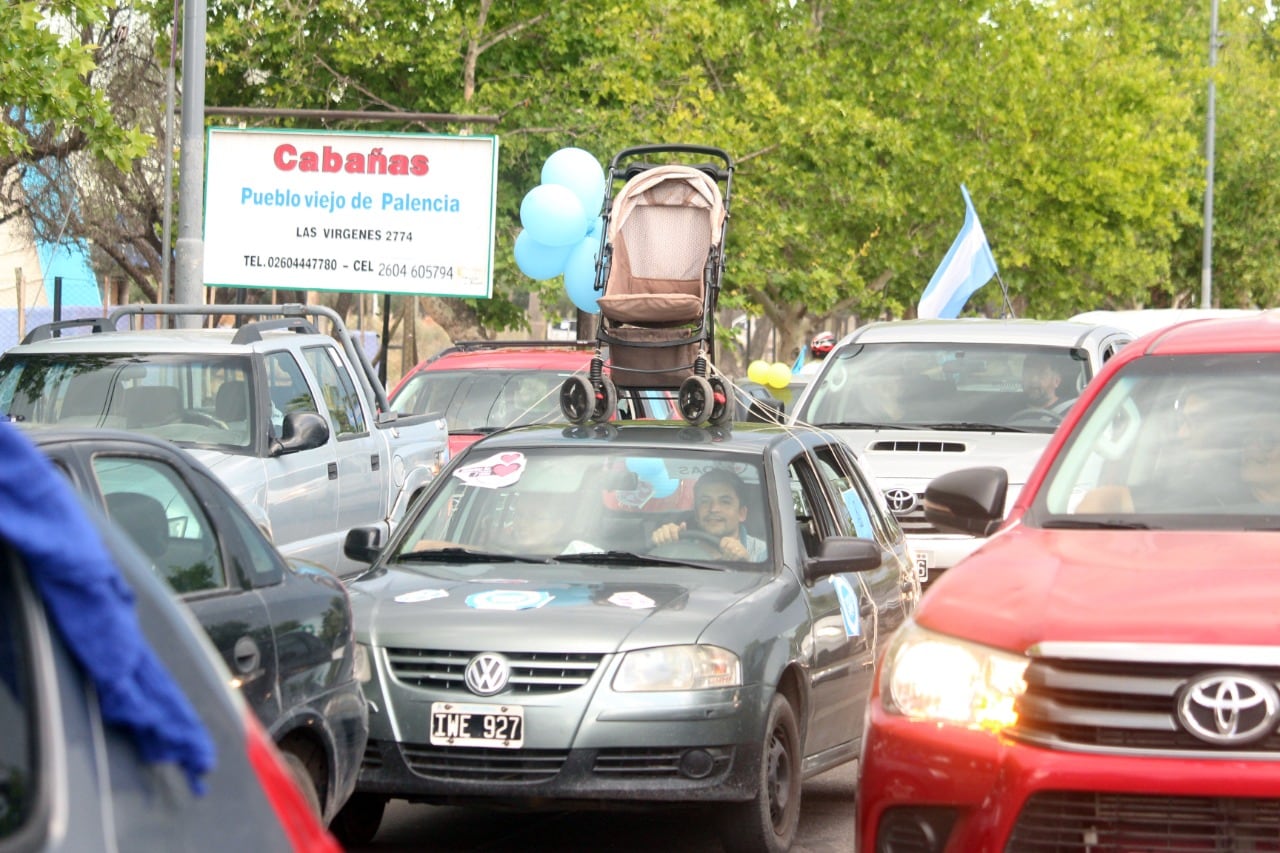 Una multitud salió a las calles de San Rafael para rechazar la legalización del aborto. 