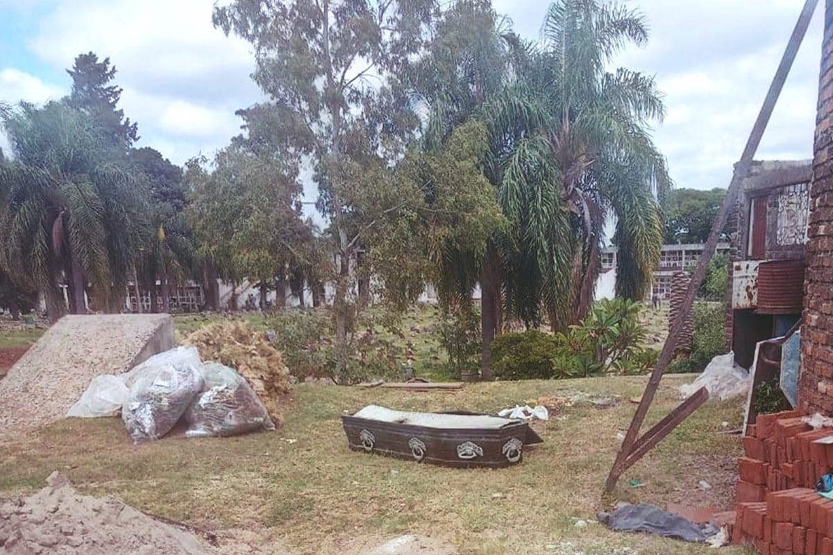 Movimientos de suelo en el cementerio local