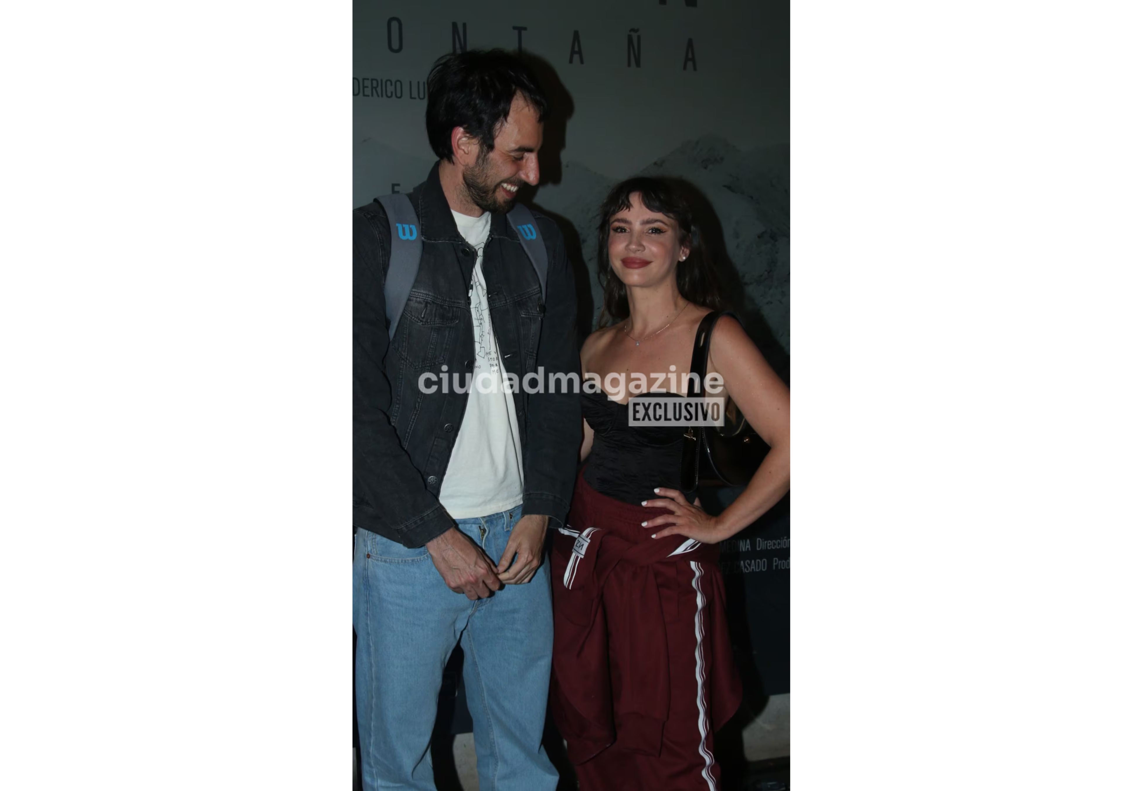 Las fotos de Celeste y Santiago en la entrada del teatro.