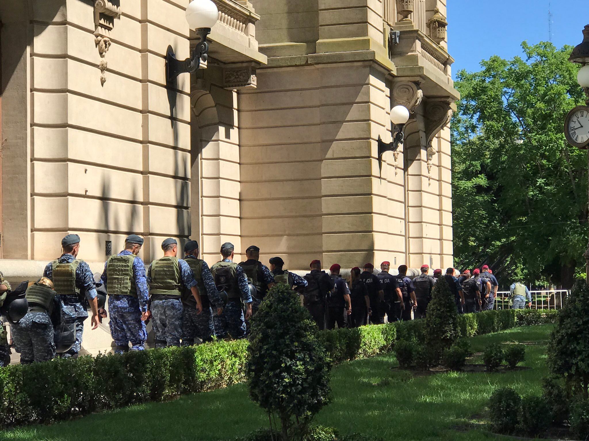 Nueva marcha frente al Municipio de Tandil