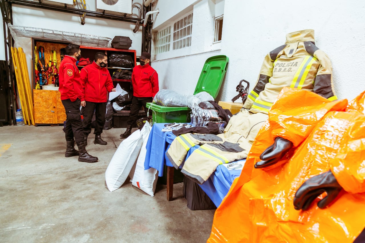 Se entregaron equipamientos especializados para los bomberos provinciales.