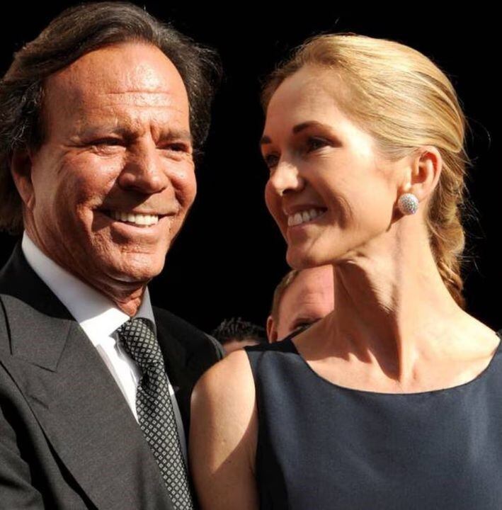 Julio Iglesias junto a su pareja, Miranda Rijnsburger