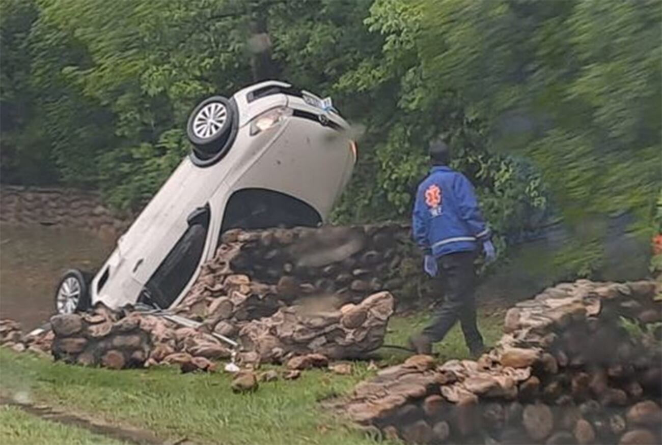 El auto que protagonizó el siniestro en Nono (Gentileza Taslasierra Noticias).