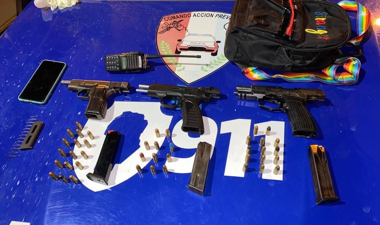 Detuvieron a un adolescente de 15 años con una pistola 9 milímetros. (Policía).