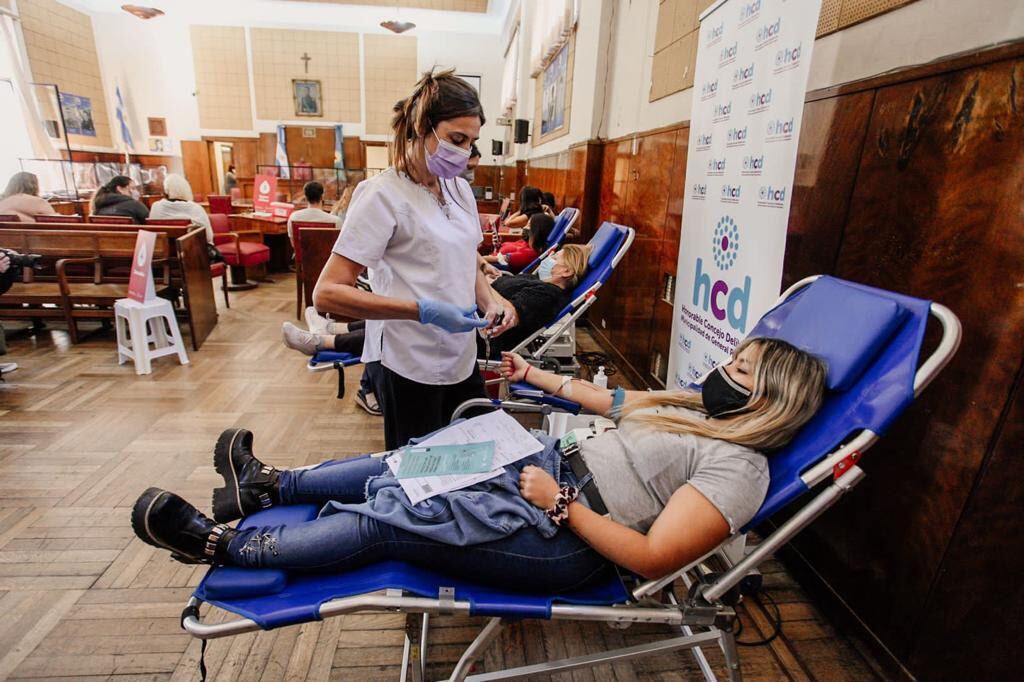 “Donar sangre es compartir salud. Estamos emocionados y agradecidos. Vivimos una gran jornada de donación de sangre en el HCD”.