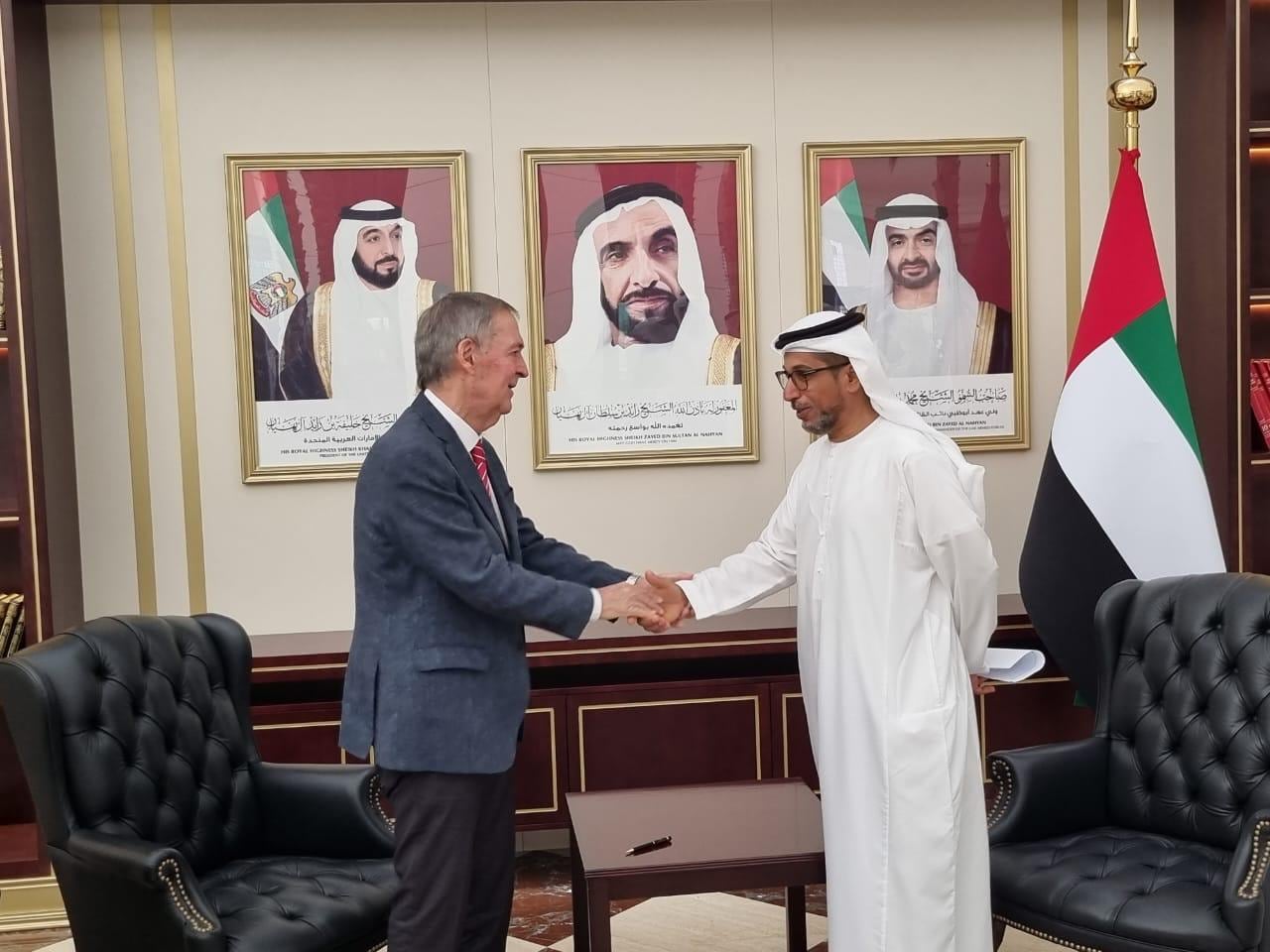 Juan Schiaretti con el director general del Fondo Abu Dhabi para el Desarrollo, Mohammed Saif Al Suwaidi. (Gobierno de Córdoba)