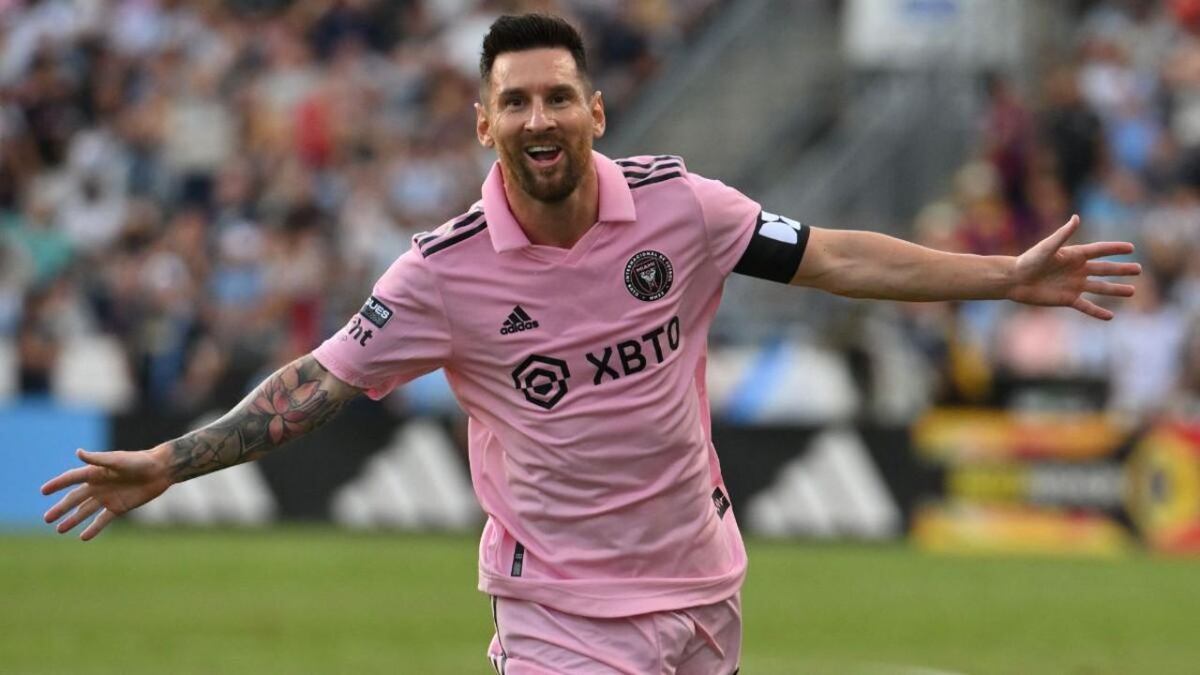 Cuánto cuestan las zapatillas de Los Simpson que usa Lionel Messi