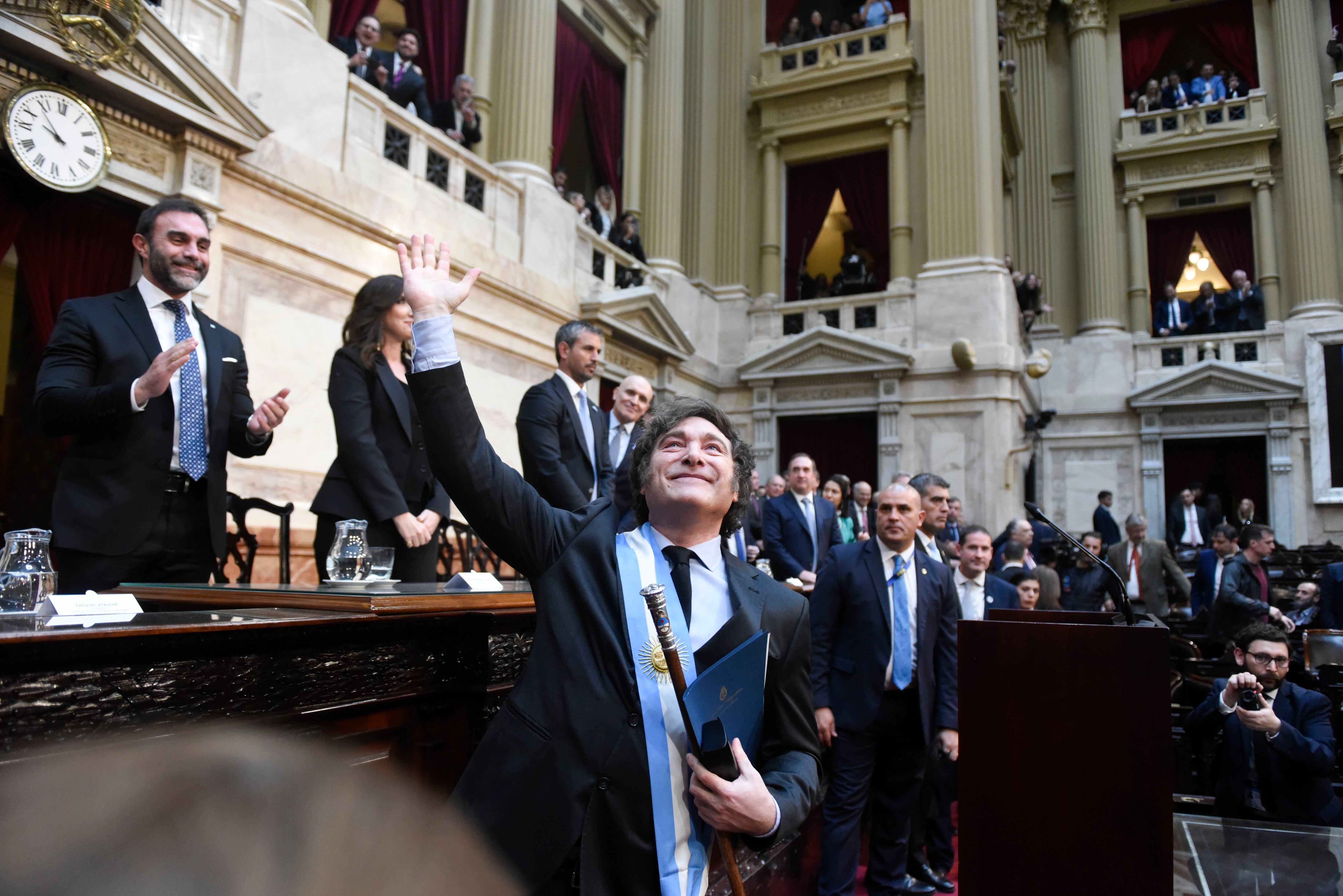 EL PRESIDENTE DE LA NACIÓN JAVIER MILEI PRESENTA EN EL CONGRESO NACIONAL EL PROYECTO DE LEY DEL PRESUPUESTO 2025