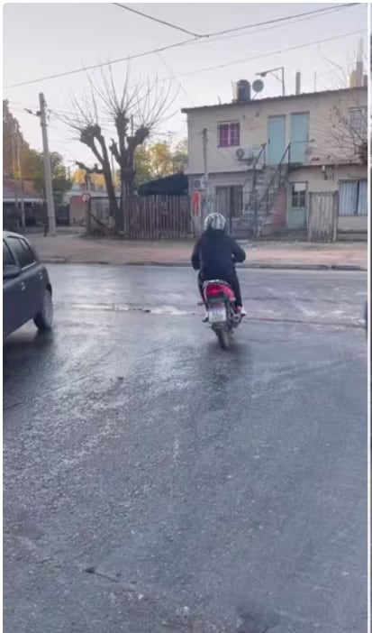 Insólito: se levanta a la madrugada para filmar accidentes de motos en su barrio