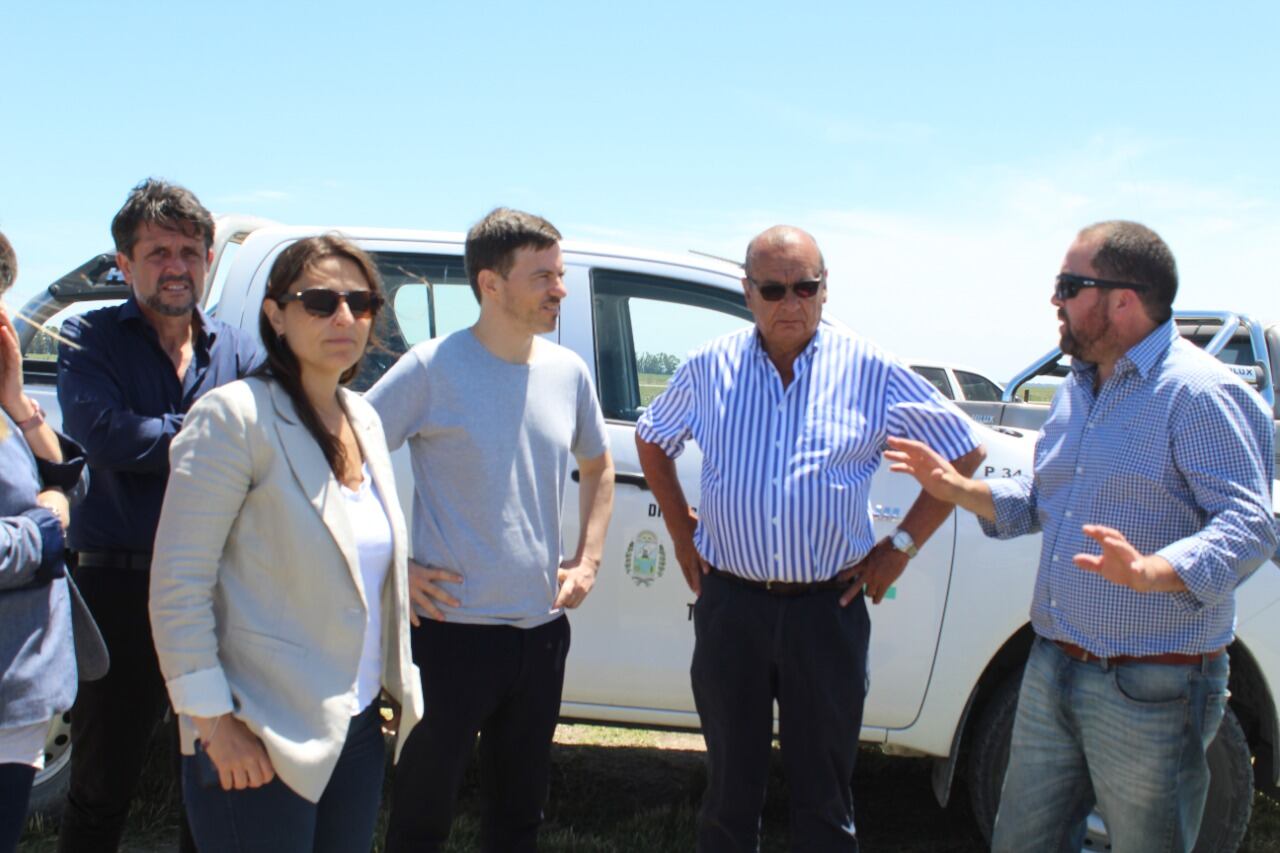 Recorrida por el distrito de Tres Arroyos del Ministro Provincial de Producción, Augusto Costa junto al intendente Sánchez