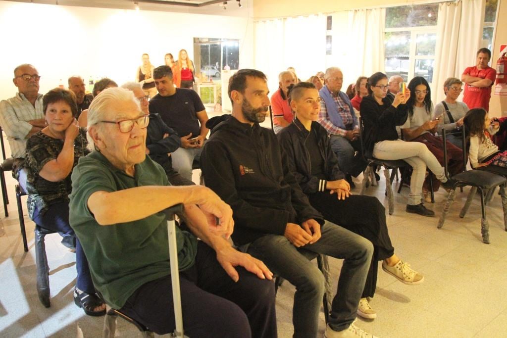 Presentaron el Libro “Navegando Letras Antología Literaria” en Claromecó