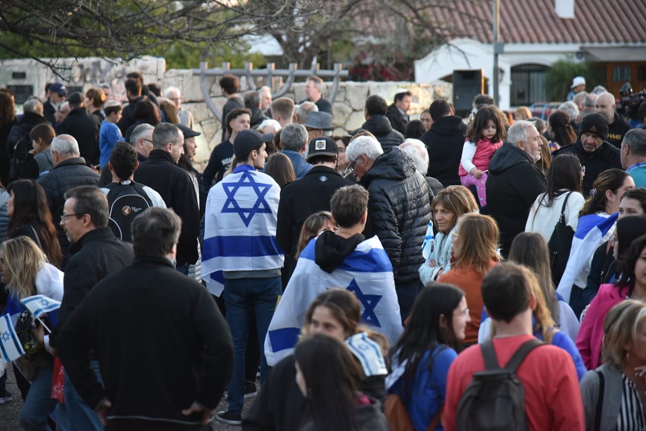 “Juntos por Israel”, marcha convocada por la Daia en barrio Urca, en la Plaza del Estado de Israel. (Facundo Luque/La Voz)