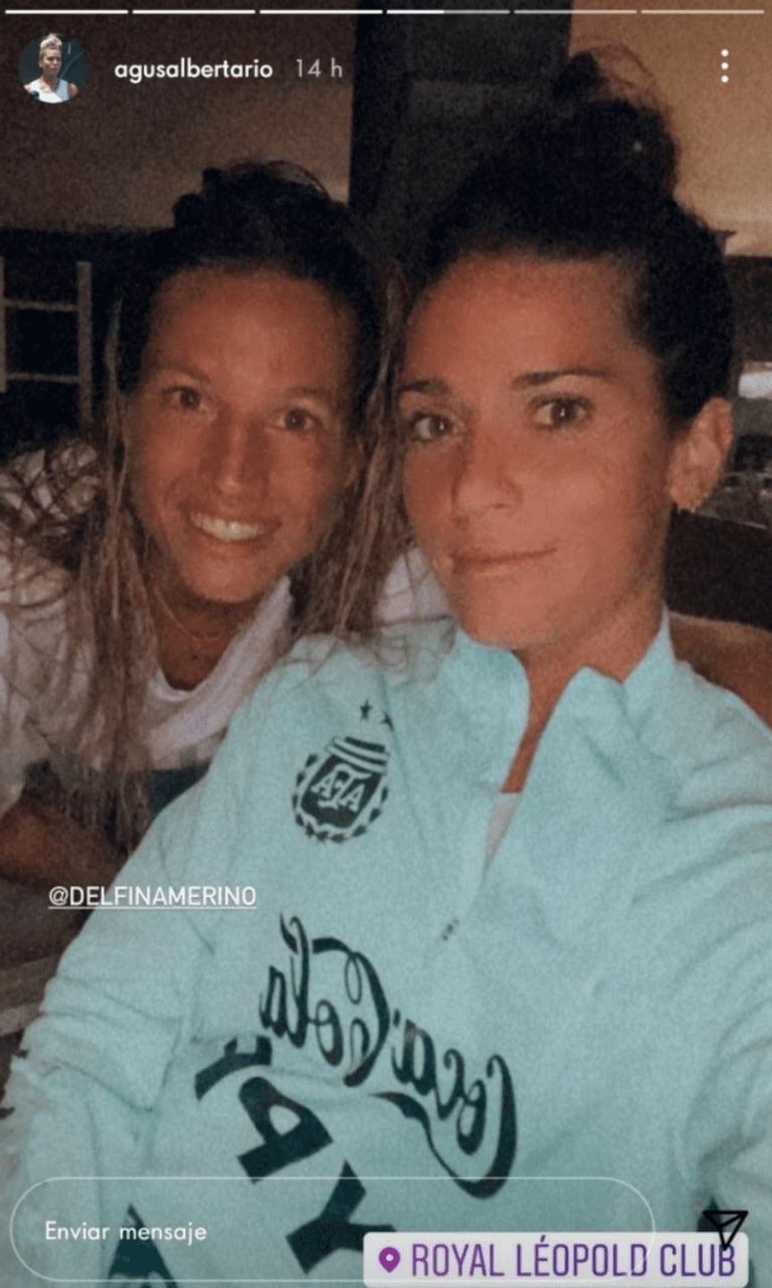 Agustina Albertario luciendo el buzo de la Selección Argentina.