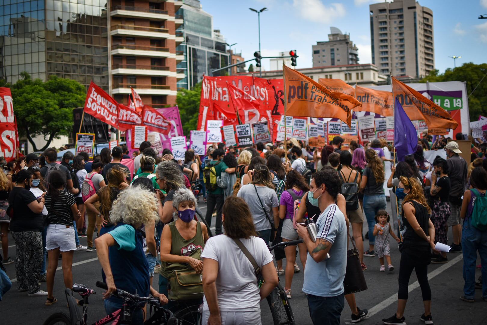 Marcha en la ciudad de Córdoba por los femicidios de Ivana Módica, Miriam Farías, Gabriela Lencina, Ivana Juárez, Nilda Peano, Melisa Moyano, Liliana Stefanatto y Emilse Gajes.