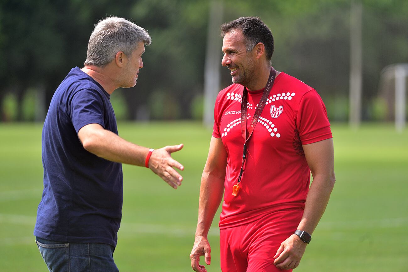 Primer entrenamiento de Instituto en la Agustina. Federico Bessone y Diego Diego Dabove en la prácita . (José Gabriel Hernández / La Voz)