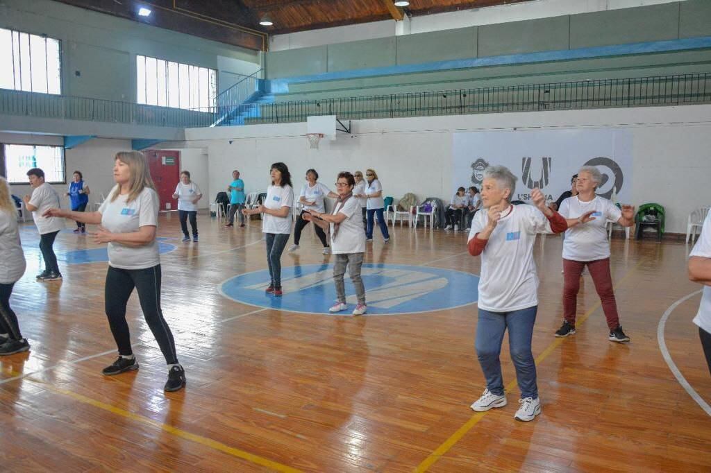 Impulsan actividades deportivas y recreativas para adultos mayores de Ushuaia