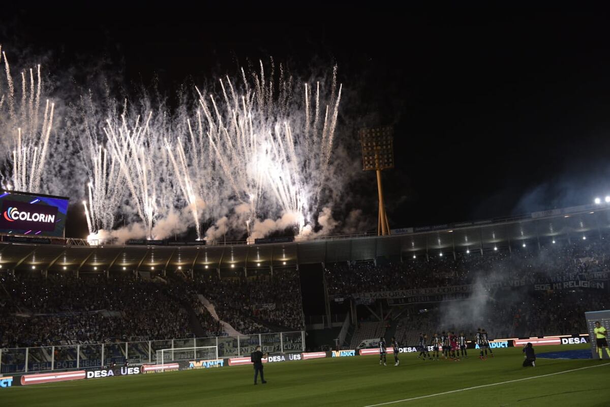 Talleres - River: el espectacular recibimiento en un Kempes con más de 40 mil personas