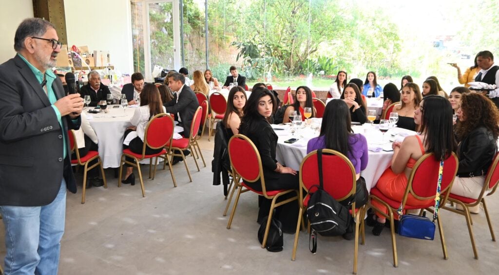 Emotivas palabras dedicó el intendente Jorge a las estudiantes agasajadas en el almuerzo previo a la gala de elección del domingo próximo, que organiza la Municipalidad de San Salvador de Jujuy.