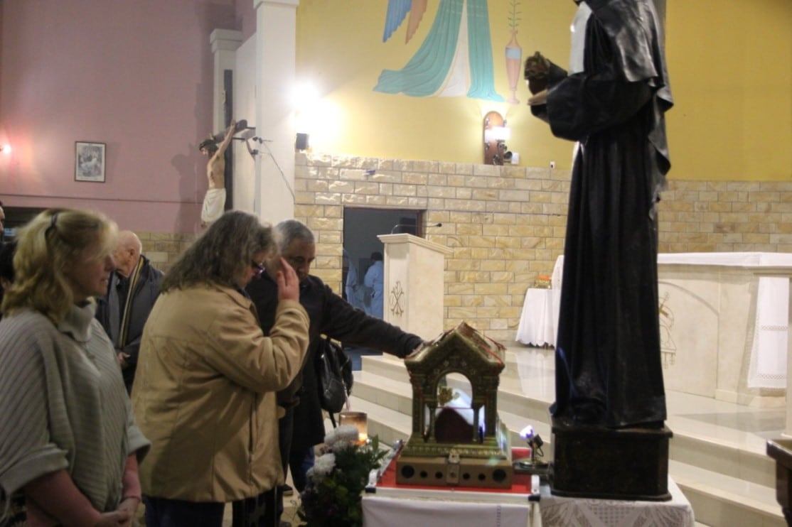 General Alvear. La feligresía católica se acercó a venerar las reliquias de Santa Margarita María de Alacoque.