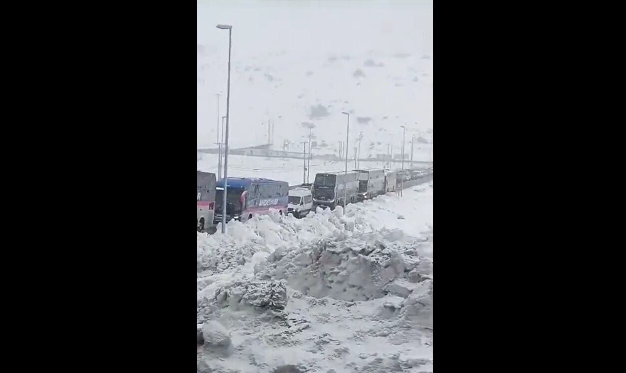 Paso Cristo Redentor: por las nevadas permanece cerrado el cruce a Chile y cortaron el tránsito desde Uspallata