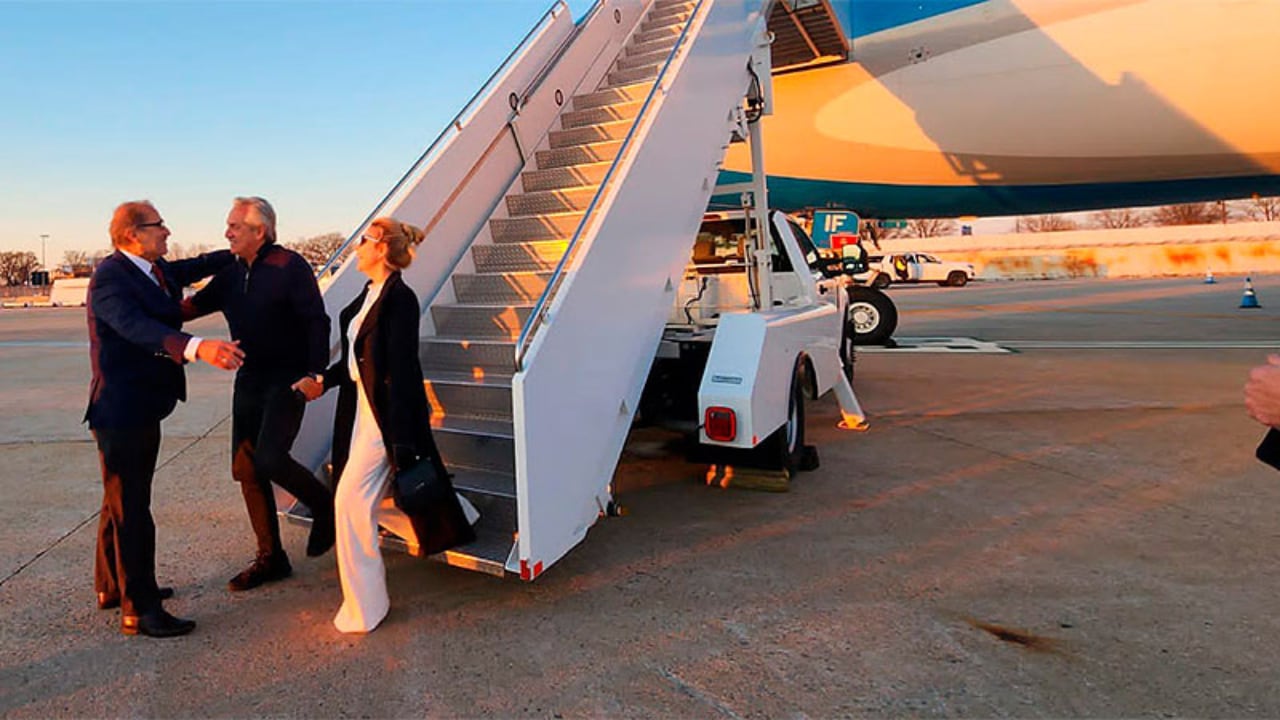 Alberto Fernández arribando a Estados Unidos.