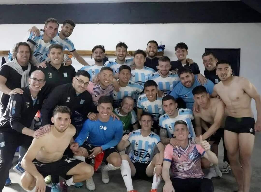 El vestuario de Racing, feliz. Se queda en la Primera Nacional y terminó con triunfo.