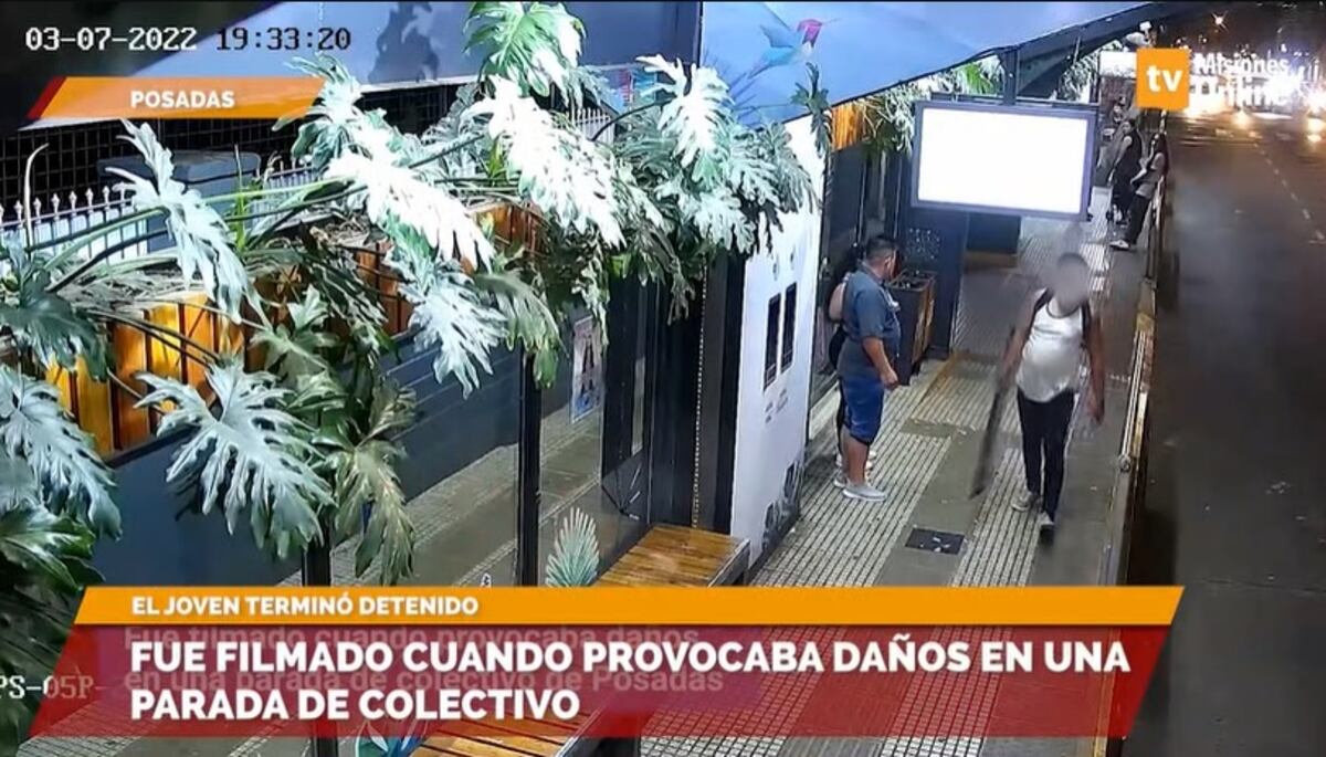 Violento terminó detenido tras provocar daños en una parada de colectivos
