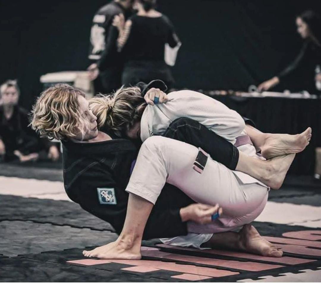 Patricia Reve, la puntana campeona de jiu jitsu y cantante.