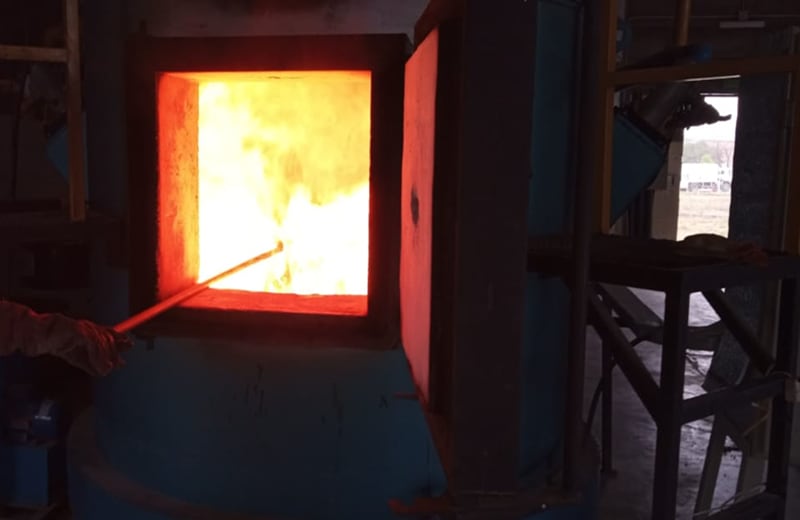 El horno del Centro Ambiental Jujuy (CAJ) trabajando a pleno para la correcta incineración de los medicamentos vencidos.