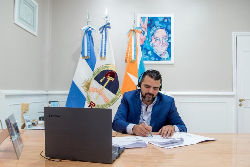 El intendente Walter Vuoto firmó el convenio de cogestión entre la Municipalidad de Ushuaia, en conjunto con el PROCREAR y el Banco Hipotecario.