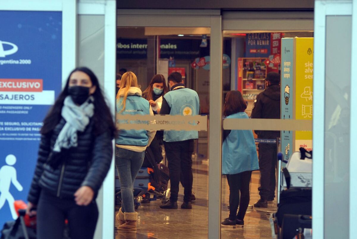 Se renueva el DNU con restricciones por cuatro semanas, pero se flexibilizará la llegada de pasajeros