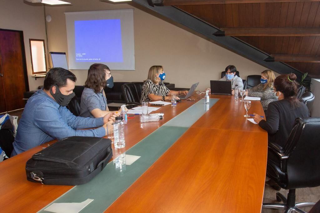 La obra vendrá a completar las tareas ya realizadas de apertura de calles y la red domiciliaria de agua y de cloacas, que lleva adelante el Municipio.