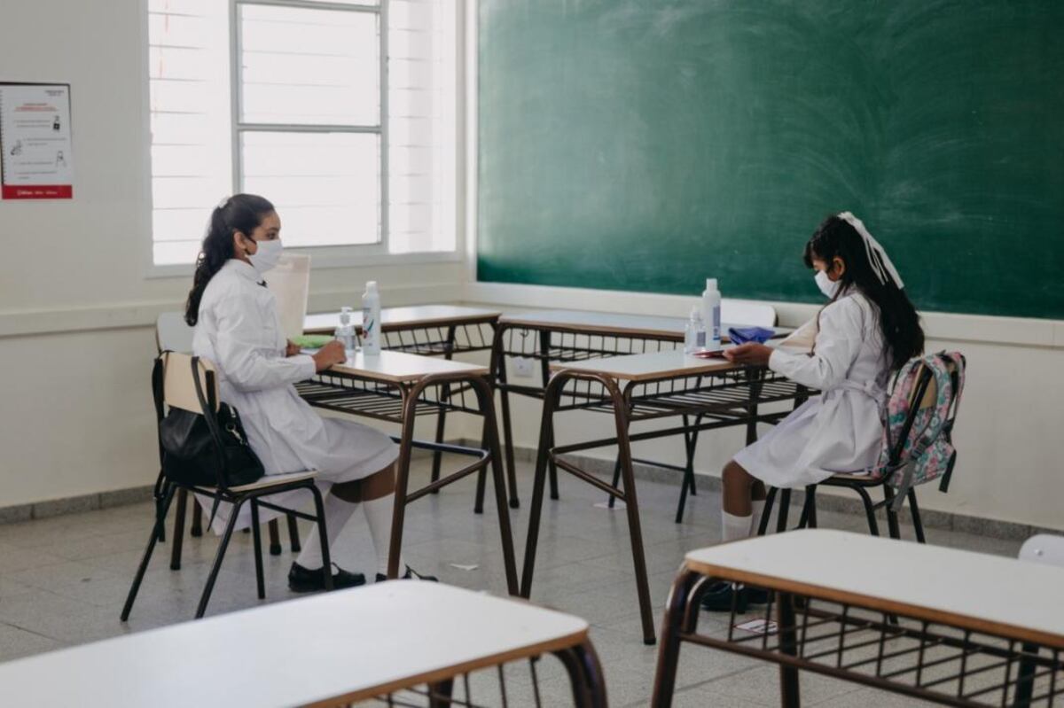 Para frenar los contagios de coronavirus, buscan extender el receso invernal en las escuelas
