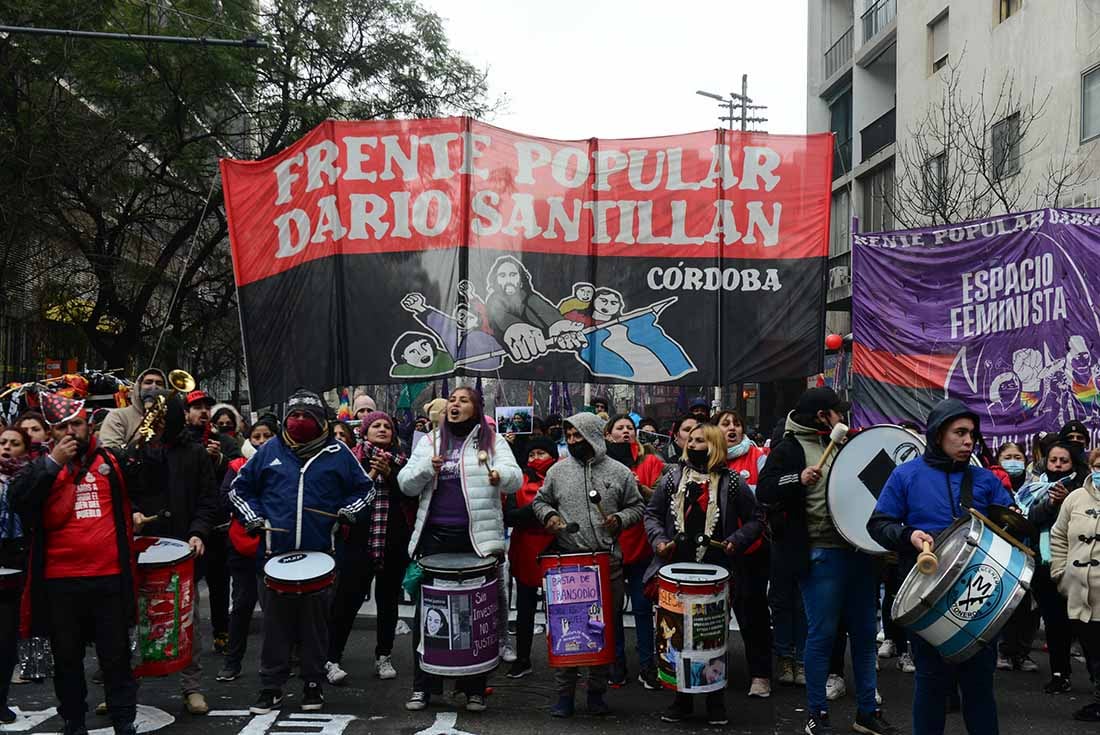 Marcha a 20 años de los crímenes de Maximiliano Kosteki y Darío Santillán, Polo Obrero en Colón y General Paz. (José Gabriel Hernández/La Voz)